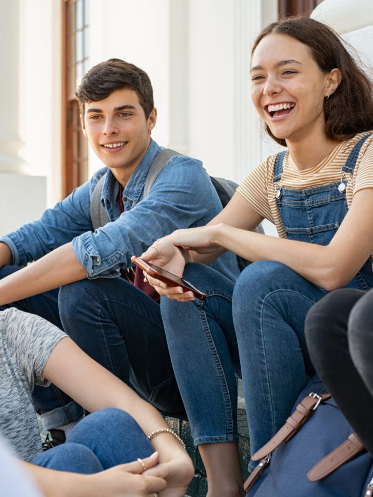 Jovenes en el colegio